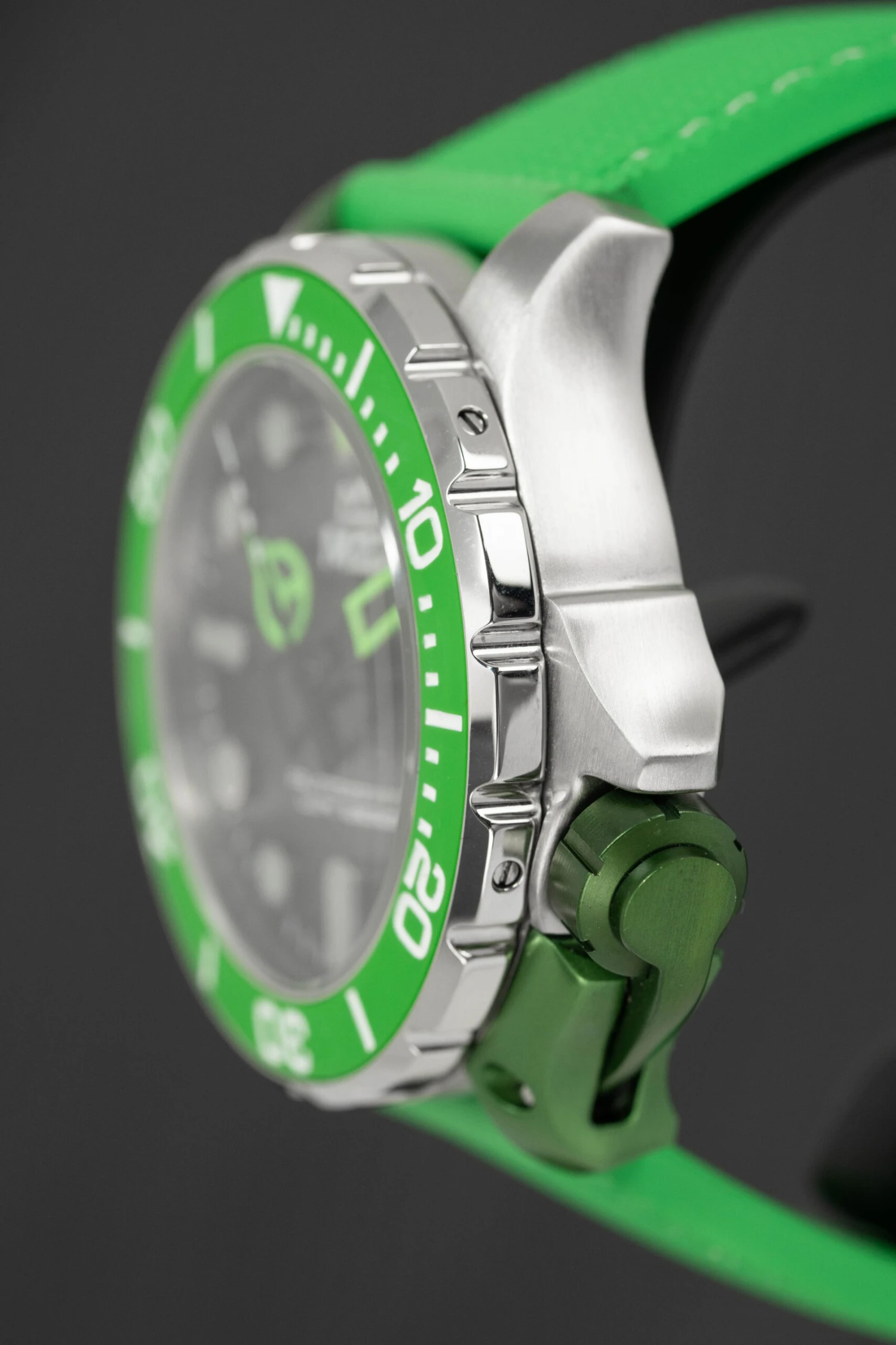 M2Z Men's Watch Diver 200 Green 200-001B 10 M2Z Men's Watch Diver 200 Green 200-001B - Image 8