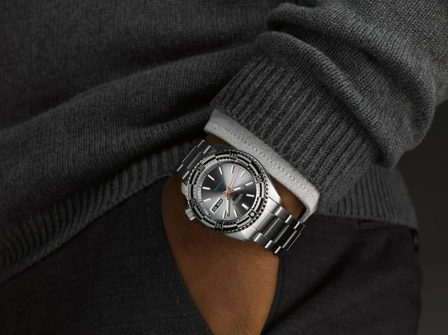 Seiko Men's Watch 5 Sports Silver Rally Diver Special Edition SRPK09K1 8 Seiko Men's Watch 5 Sports Silver Rally Diver Special Edition SRPK09K1 - Image 6