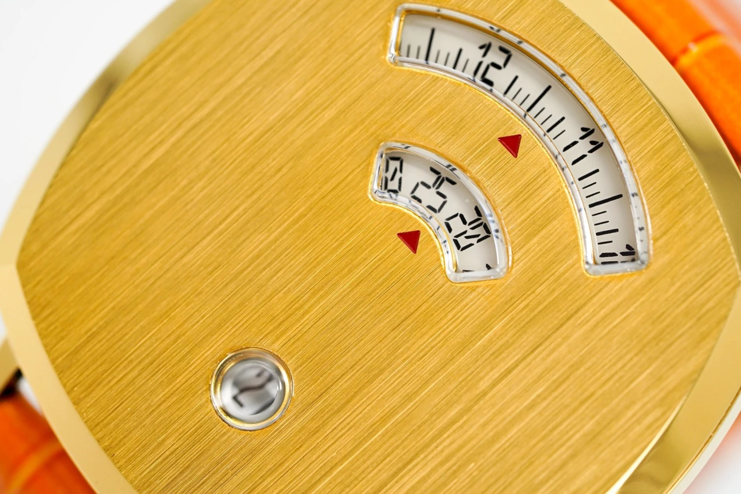 Gucci Watch Grip 38mm Gold PVD Orange Alligator YGA15040 9 Gucci Watch Grip 38mm Gold PVD Orange Alligator YGA15040 - Image 7