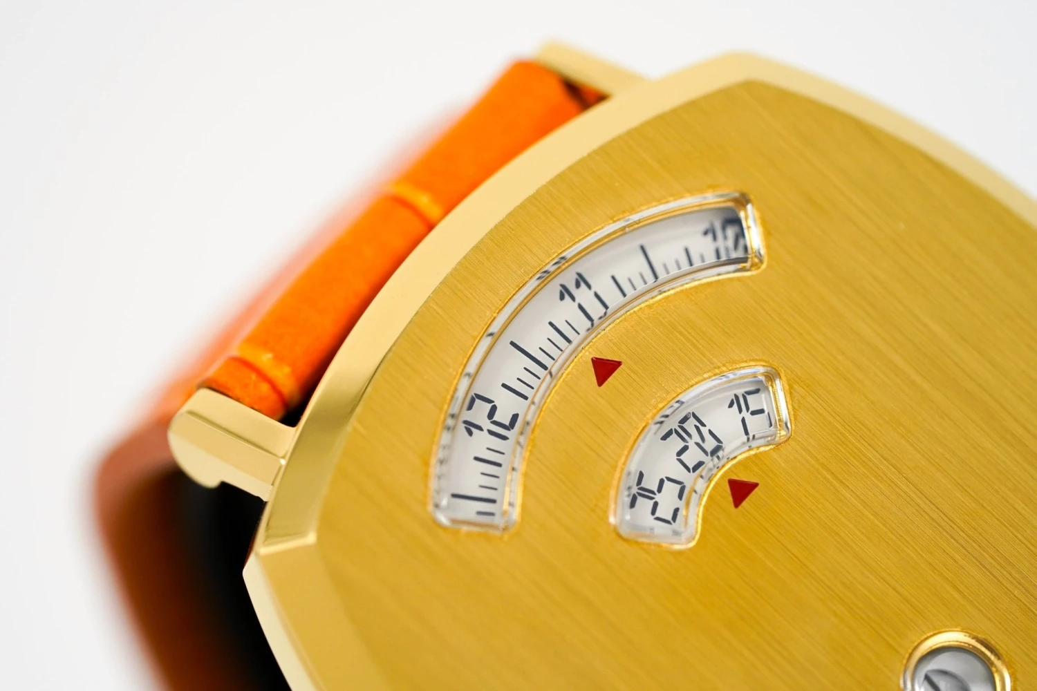 Gucci Watch Grip 38mm Gold PVD Orange Alligator YGA15040 5 Gucci Watch Grip 38mm Gold PVD Orange Alligator YGA15040 - Image 3